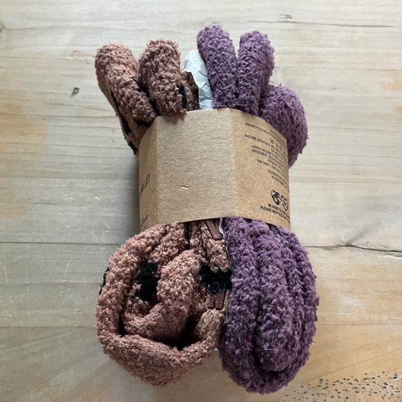 PINK FUZZY CREW SOCKS 2 PAIRS - Picture 3 of 3